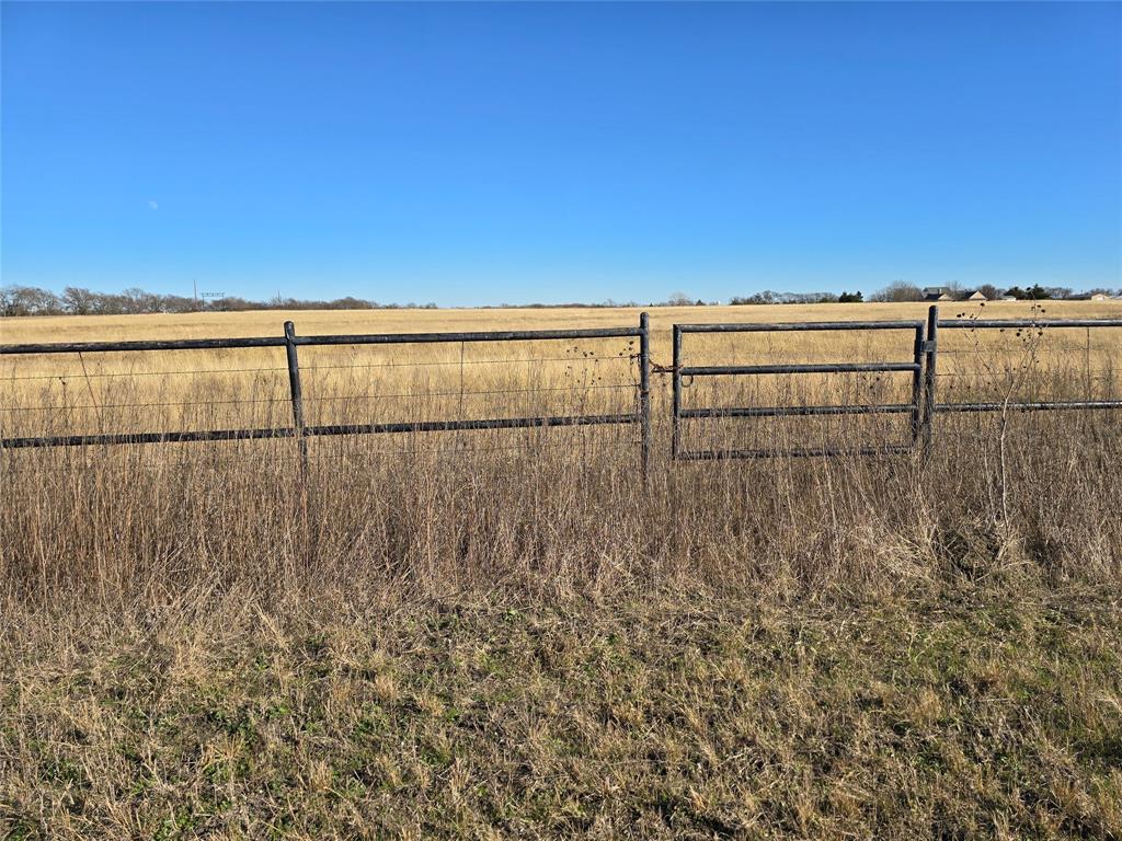 9999 Fm 3133 Road Van Alstyne, TX 75495 - Photo 2 of 10 a view of ocean with a big yard