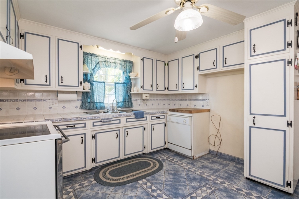 51 Edgewater Road Agawam, MA 01001 - Photo 17 of 40 Gallery Image 17