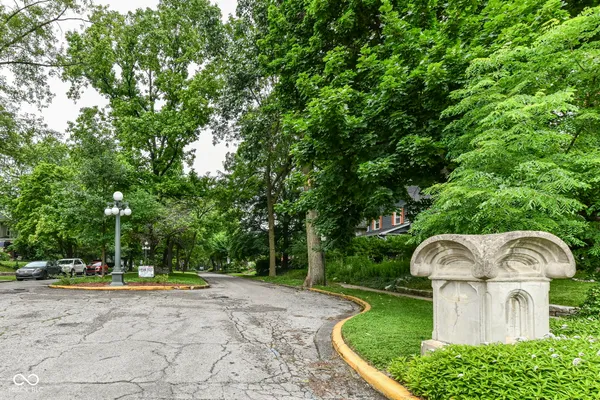 $925 | 590 Woodruff Pl E Drive, Unit 12, Indianapolis, IN 46201