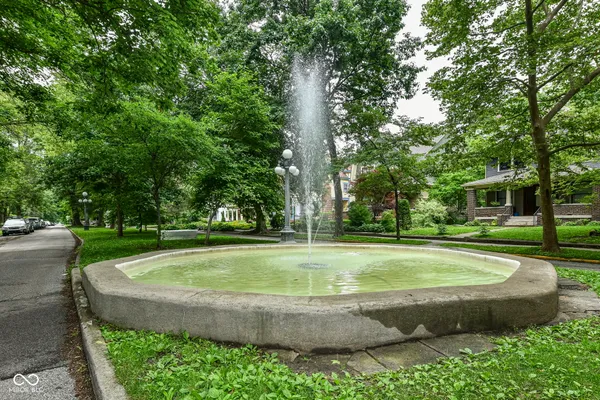 $925 | 590 Woodruff Pl E Drive, Unit 12, Indianapolis, IN 46201