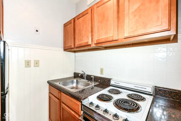 $925 | 590 Woodruff Pl E Drive, Unit 12, Indianapolis, IN 46201