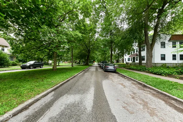 $925 | 590 Woodruff Pl E Drive, Unit 12, Indianapolis, IN 46201