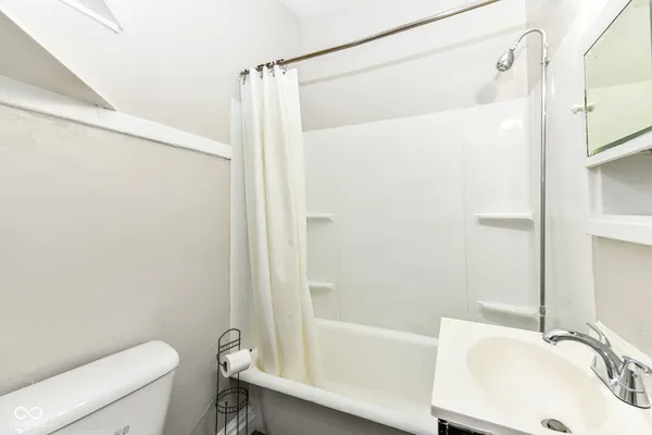 $925 | 590 Woodruff Pl E Drive, Unit 12, Indianapolis, IN 46201