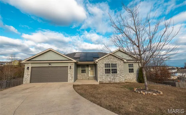 $325,000 | 105 Iron Court, St. Robert, MO 65584