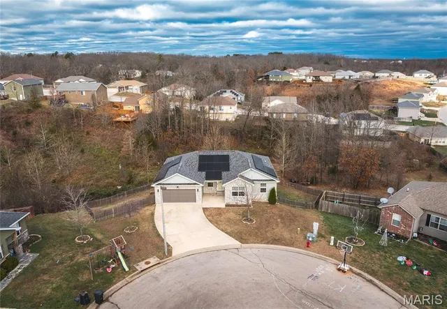 $325,000 | 105 Iron Court, St. Robert, MO 65584