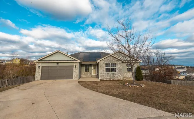 $325,000 | 105 Iron Court, St. Robert, MO 65584