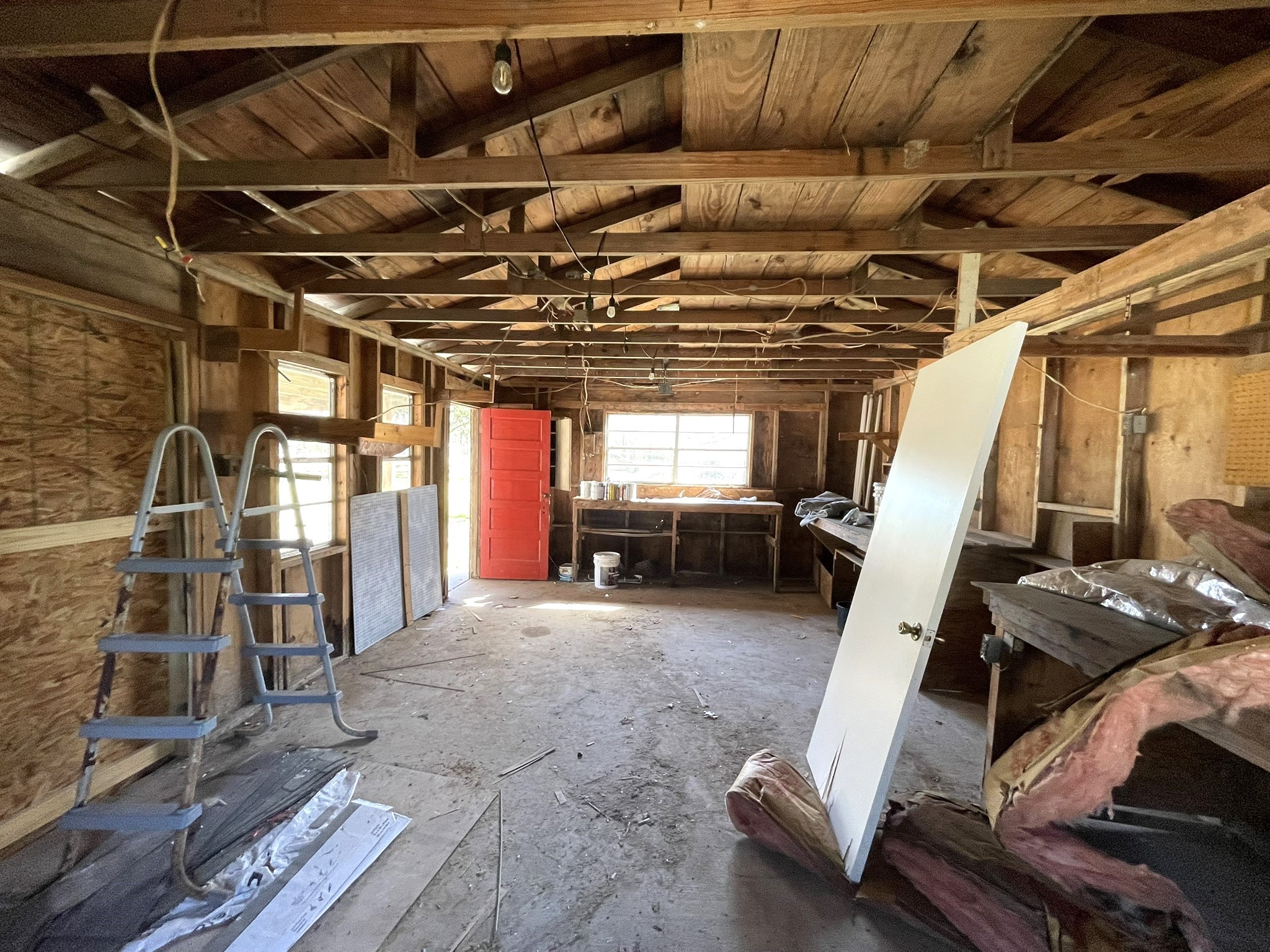 104 County Road 2401 Hull, TX 77564 - Photo 40 of 43 Workshop interior
