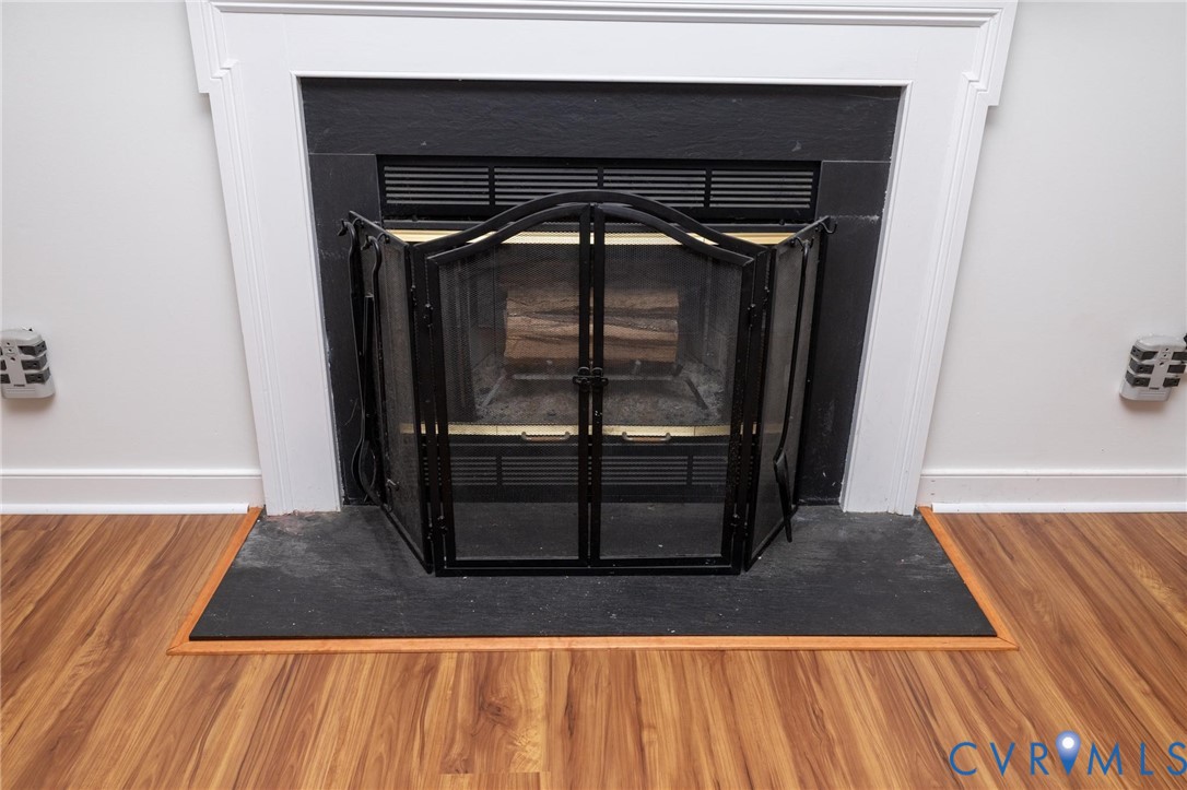7070 Mill Valley Road Mechanicsville, VA 23111 - Photo 9 of 64 Fireplace with a black stone surround and hearth,