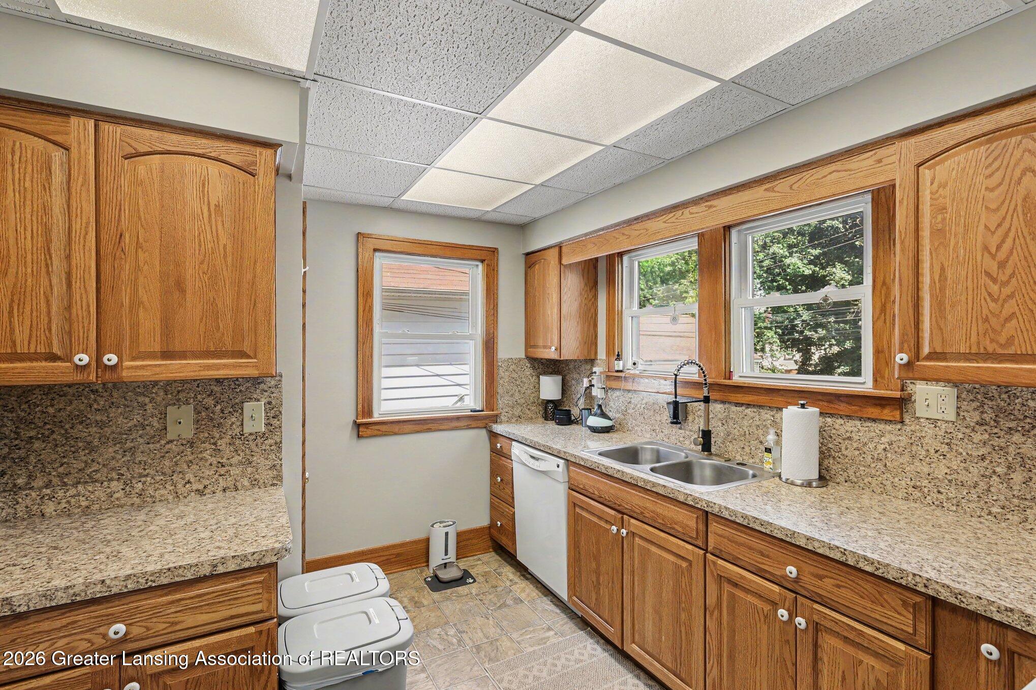 1712 Osborn Road Lansing, MI 48915 - Photo 11 of 34 010_file_2820
