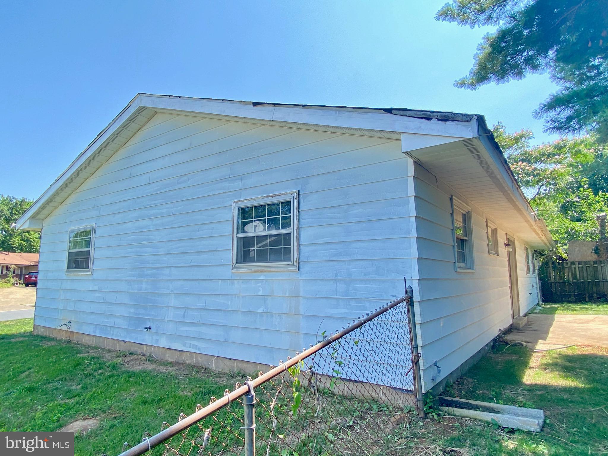 500 Williamsburg Road Sterling, VA 20164 - Photo 4 of 34 Gallery Image 4