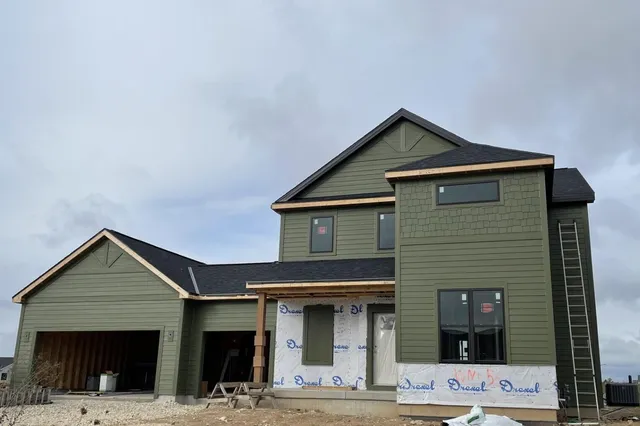 $659,900 | N118W14932 Mistletoe Road, Germantown, WI 53022