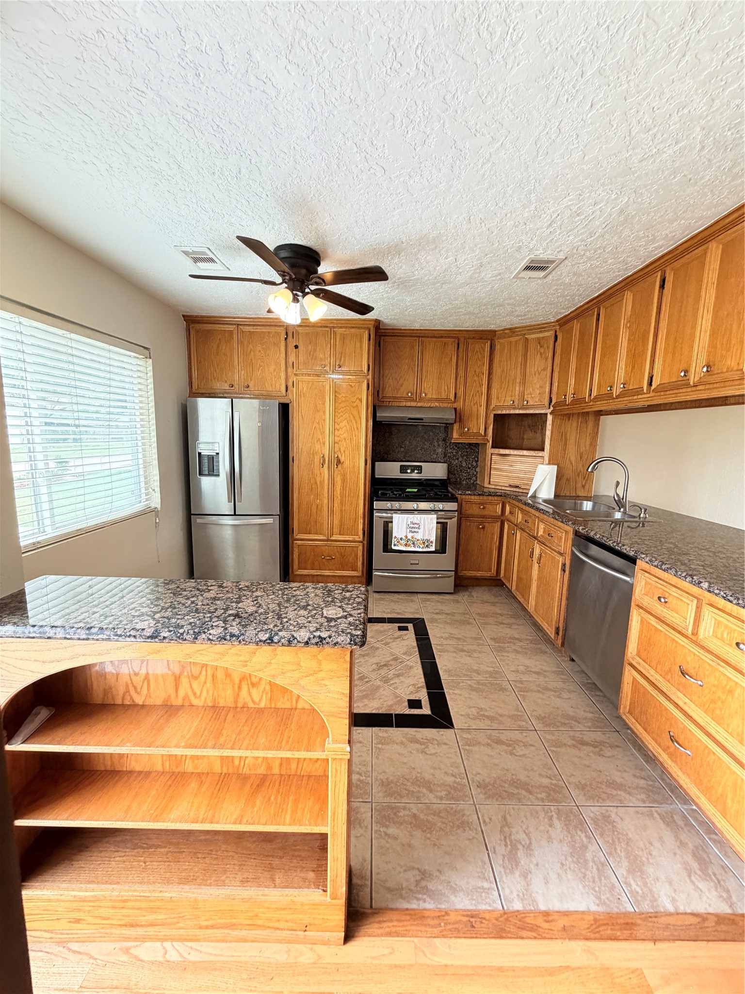 10319 Dunvegan Way Houston, TX 77013 - Photo 2 of 4