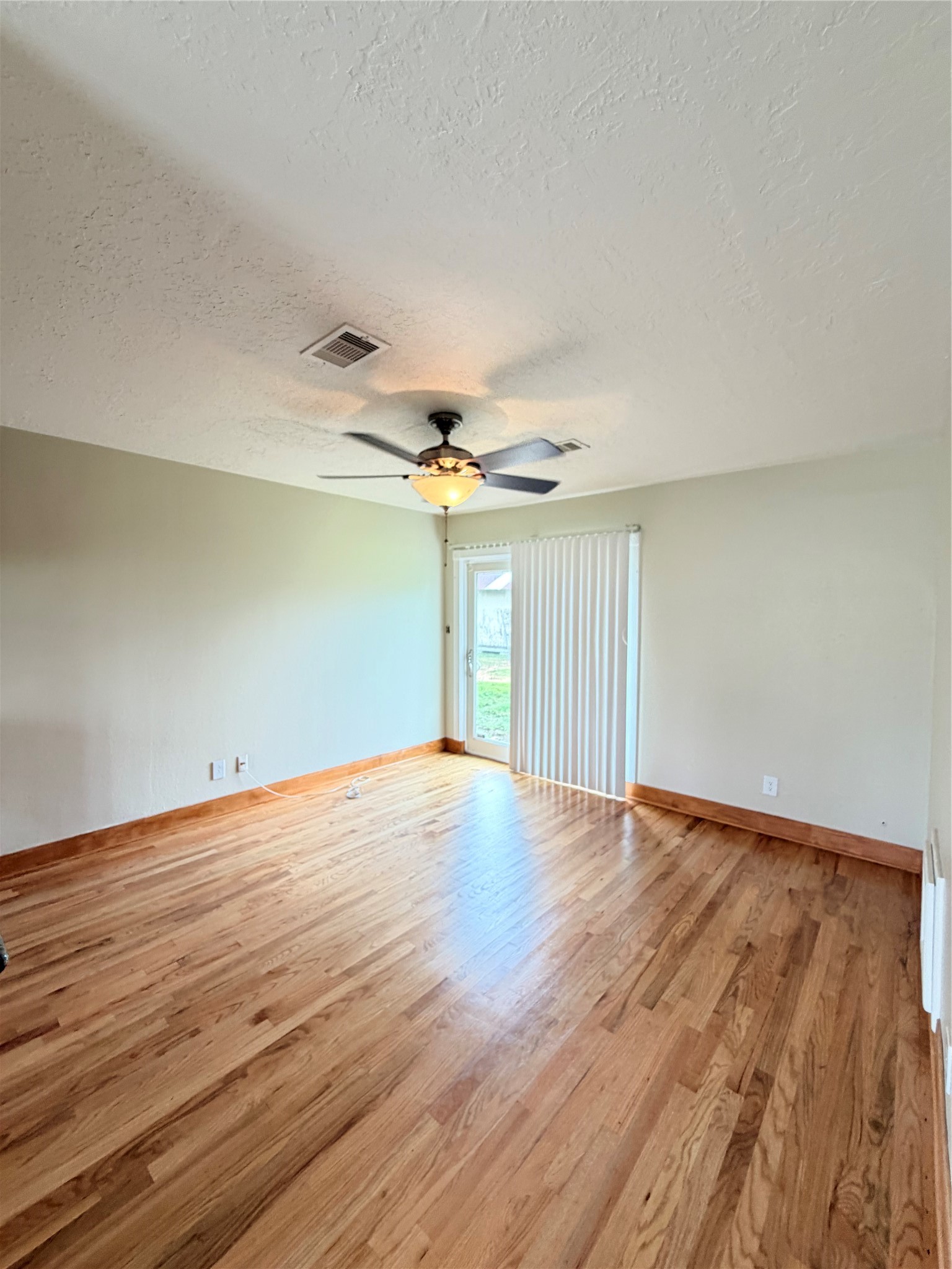 10319 Dunvegan Way Houston, TX 77013 - Photo 3 of 4