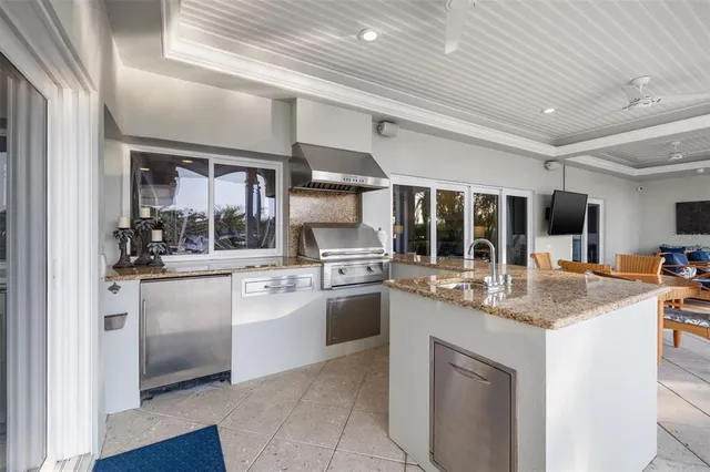 $2,995,000 | 935 Eden Isle Drive Northeast, St. Petersburg, FL 33704