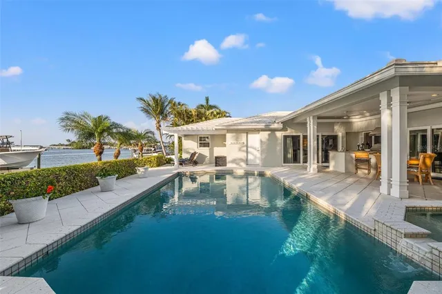 $2,995,000 | 935 Eden Isle Drive Northeast, St. Petersburg, FL 33704