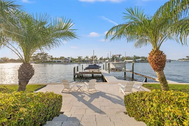$2,995,000 | 935 Eden Isle Drive Northeast, St. Petersburg, FL 33704