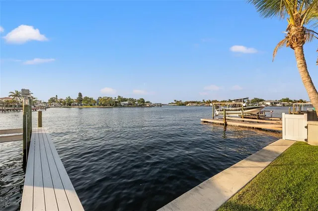 $2,995,000 | 935 Eden Isle Drive Northeast, St. Petersburg, FL 33704