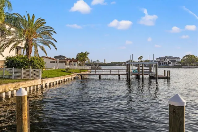 $2,995,000 | 935 Eden Isle Drive Northeast, St. Petersburg, FL 33704