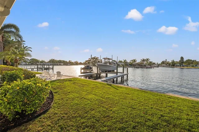 $2,995,000 | 935 Eden Isle Drive Northeast, St. Petersburg, FL 33704