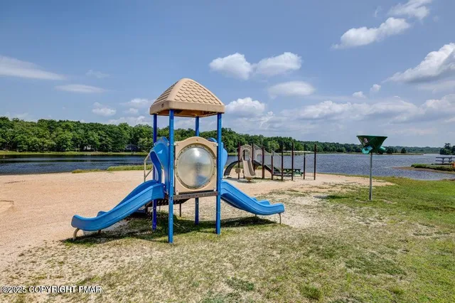 $289,900 | 218 Crescent Way, Albrightsville, PA 18210