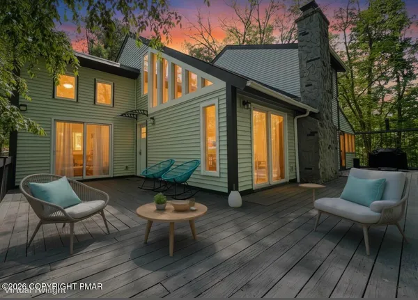 $525,000 | 275 Canterbury Road, Bushkill, PA 18324