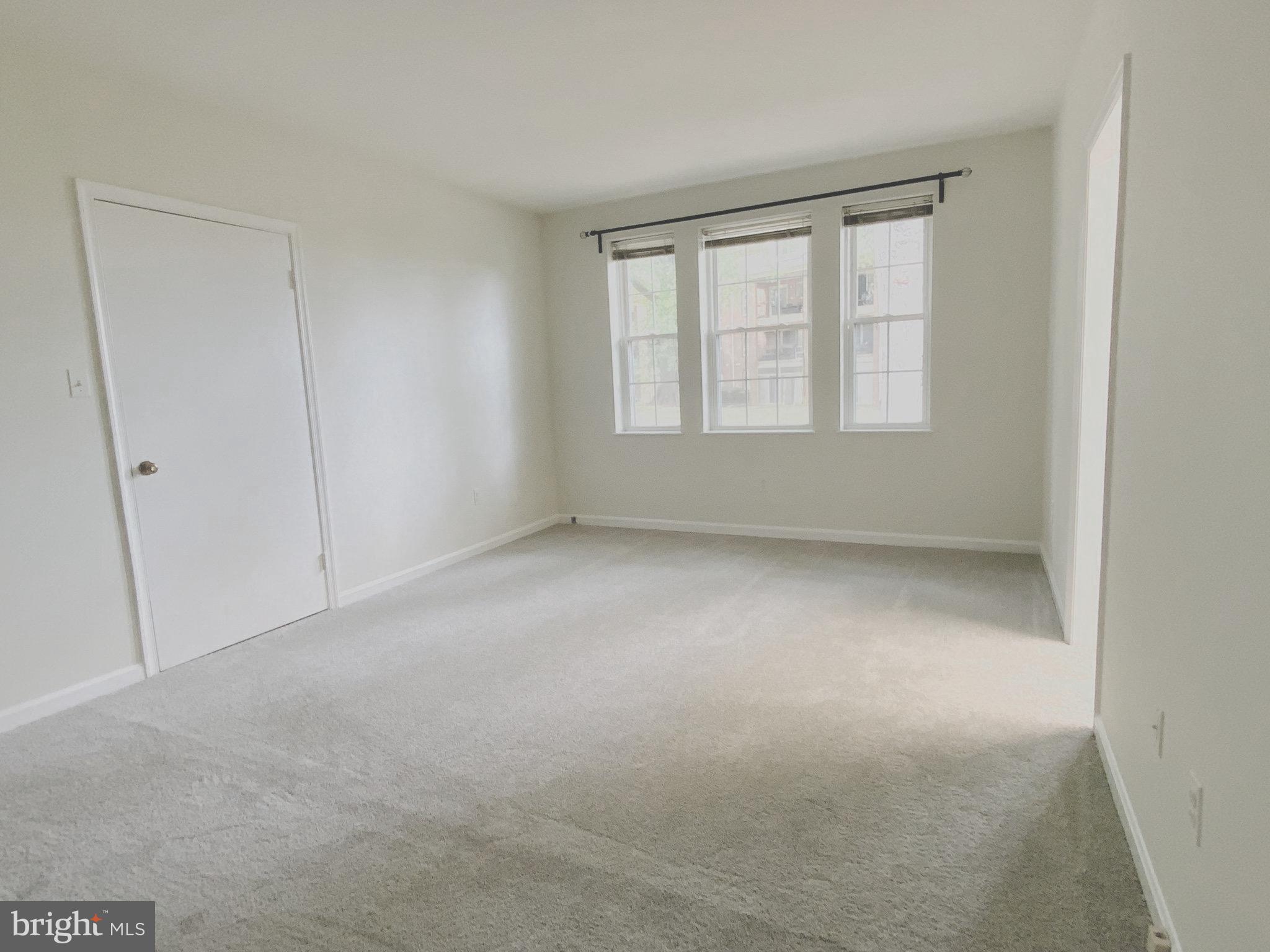 2007 Key Boulevard, Unit 586 Arlington, VA 22201 - Photo 4 of 10 Living room...