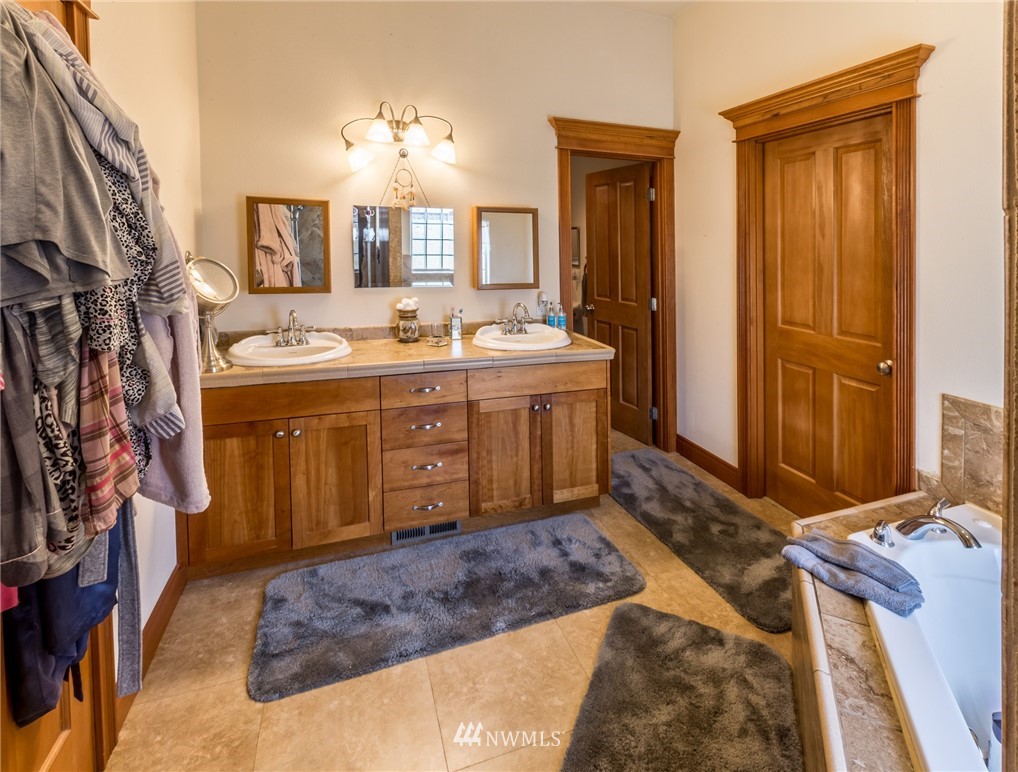 8517 Valley View Road Custer, WA 98240 - Photo 14 of 24