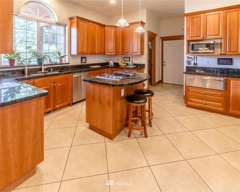 8517 Valley View Road Custer, WA 98240 - Photo 8 of 24