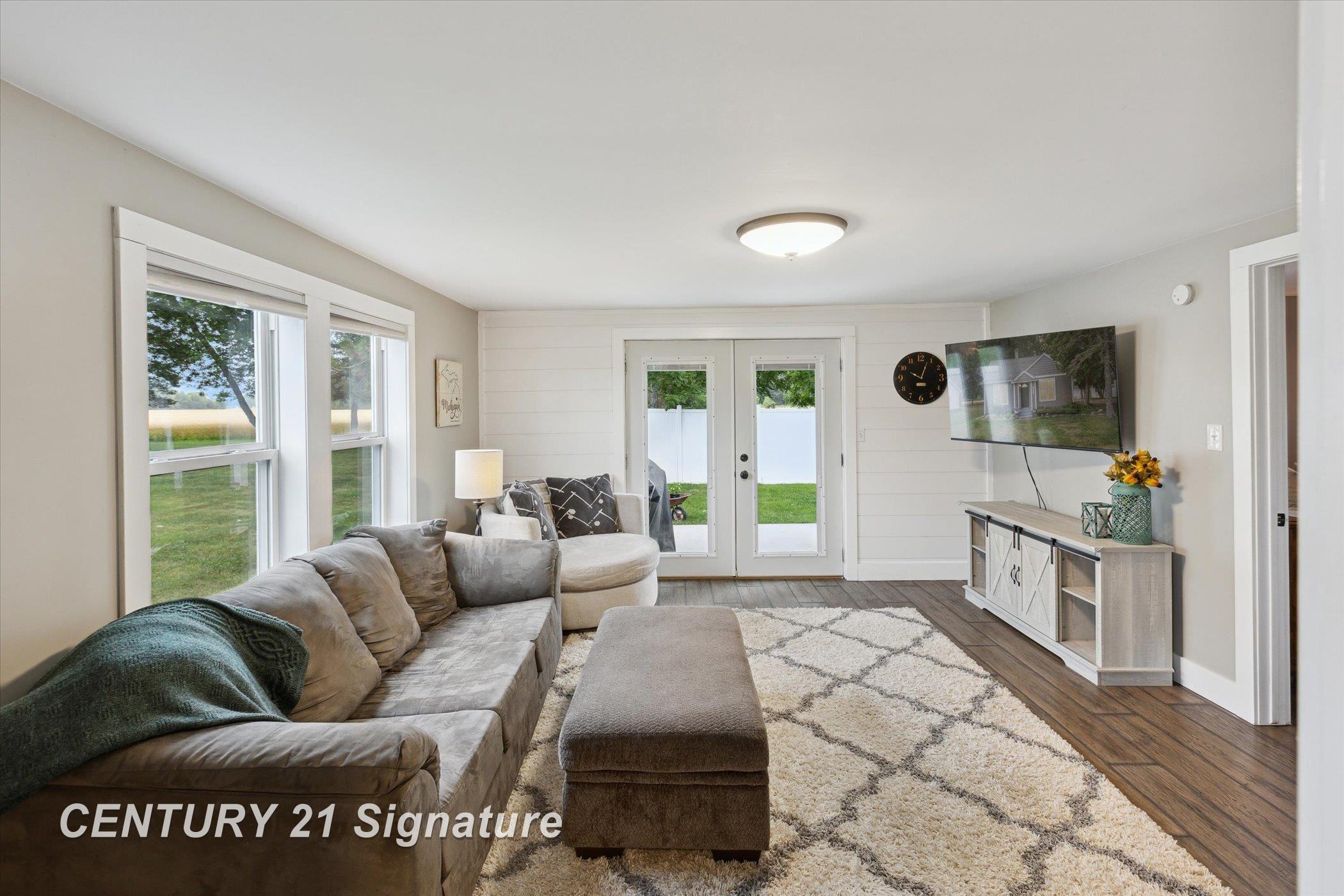 6357 Mackinaw Road Saginaw, MI 48604 - Photo 7 of 46 50181088-3a4e722e-e00b-4d45-87ff-023223ffc547.JPG