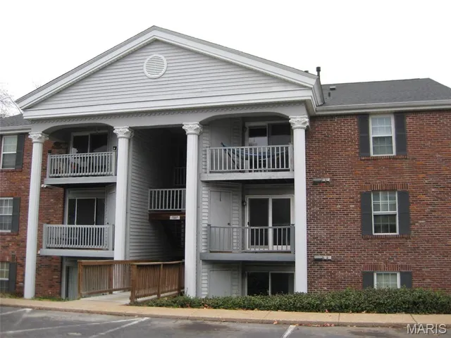 $1,450 | 7507 Triwoods Drive, Unit D, Shrewsbury, MO 63119