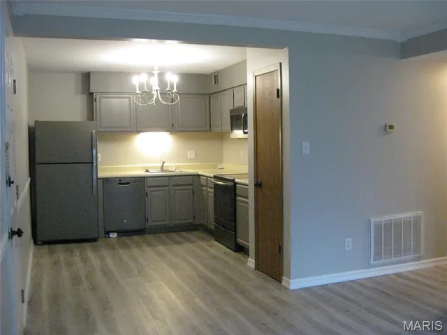 $1,450 | 7507 Triwoods Drive, Unit D, Shrewsbury, MO 63119