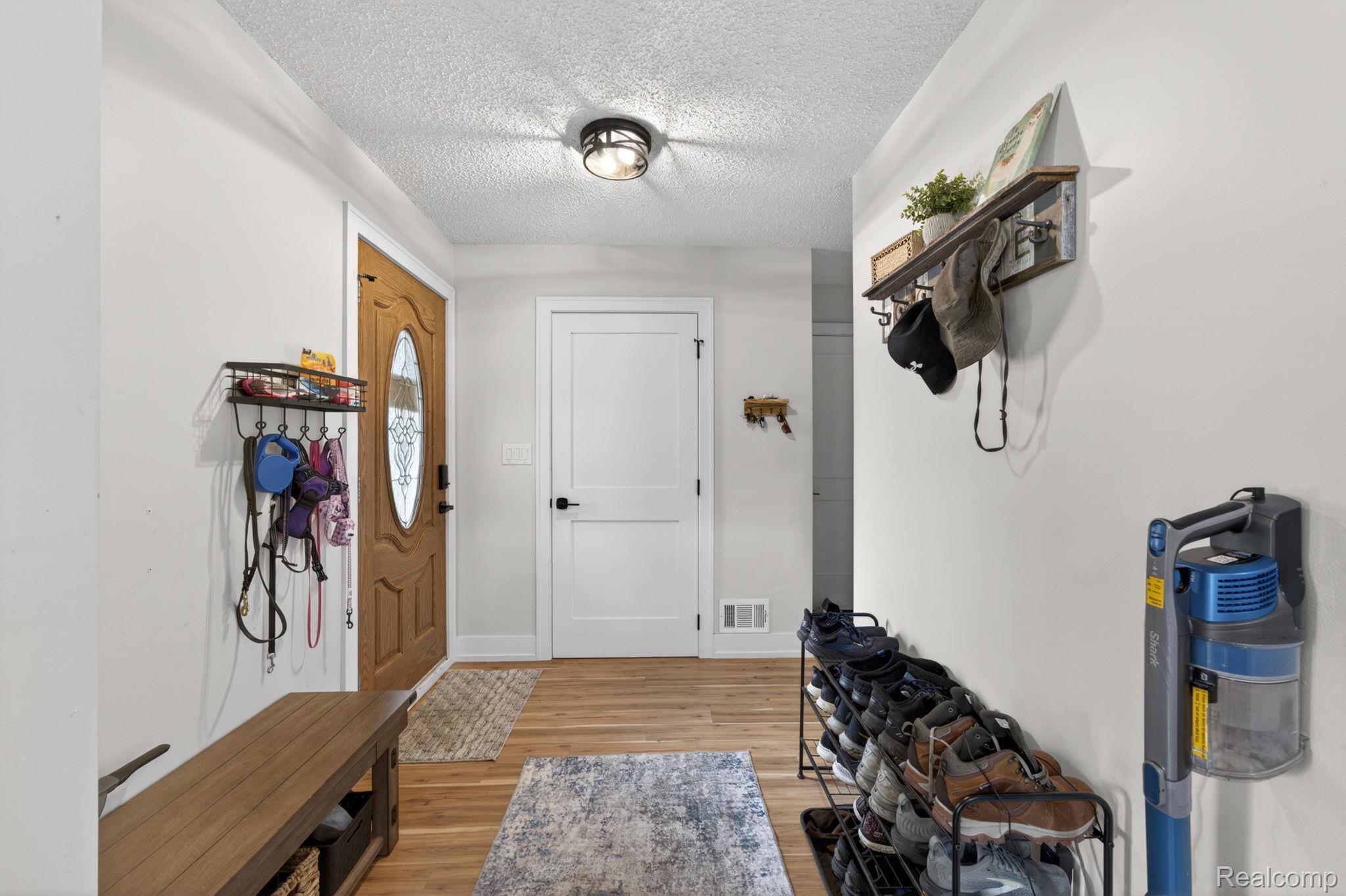 1280 Petts Road Fenton, MI 48430 - Photo 7 of 62 12-web-or-mls-DSC_0409.jpg