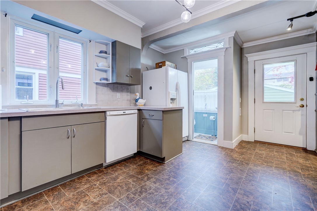 111 Richland Street Rochester, NY 14609 - Photo 21 of 45