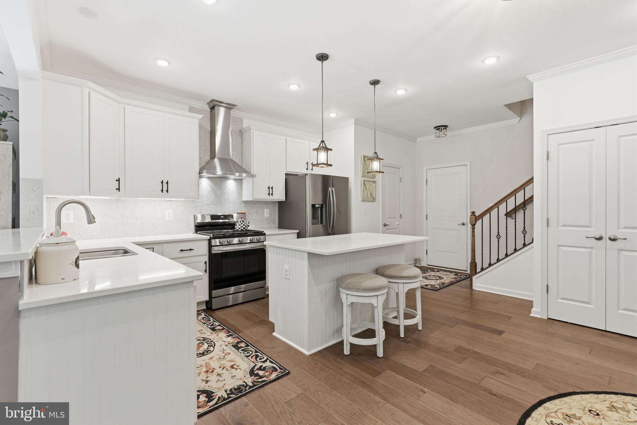 8405 Sinclair Mill Road Manassas, VA 20112 - Photo 2 of 51 Room to sit at the kitchen island