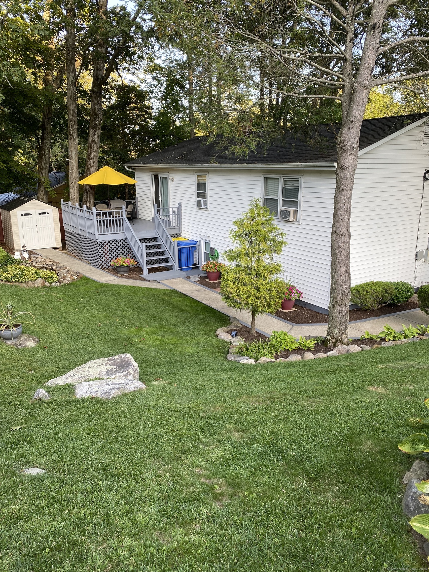 110 Wooster Avenue Waterbury, CT 06708 - Photo 11 of 35