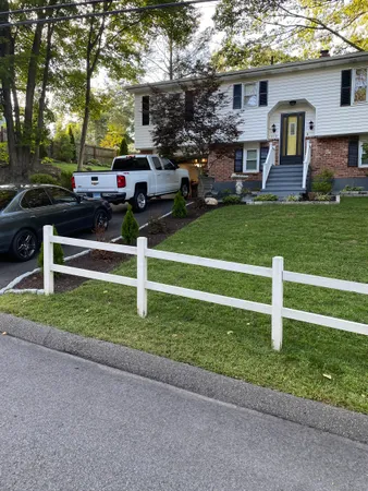a view of a house with a yard
