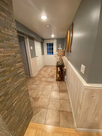 a view of livingroom with furniture