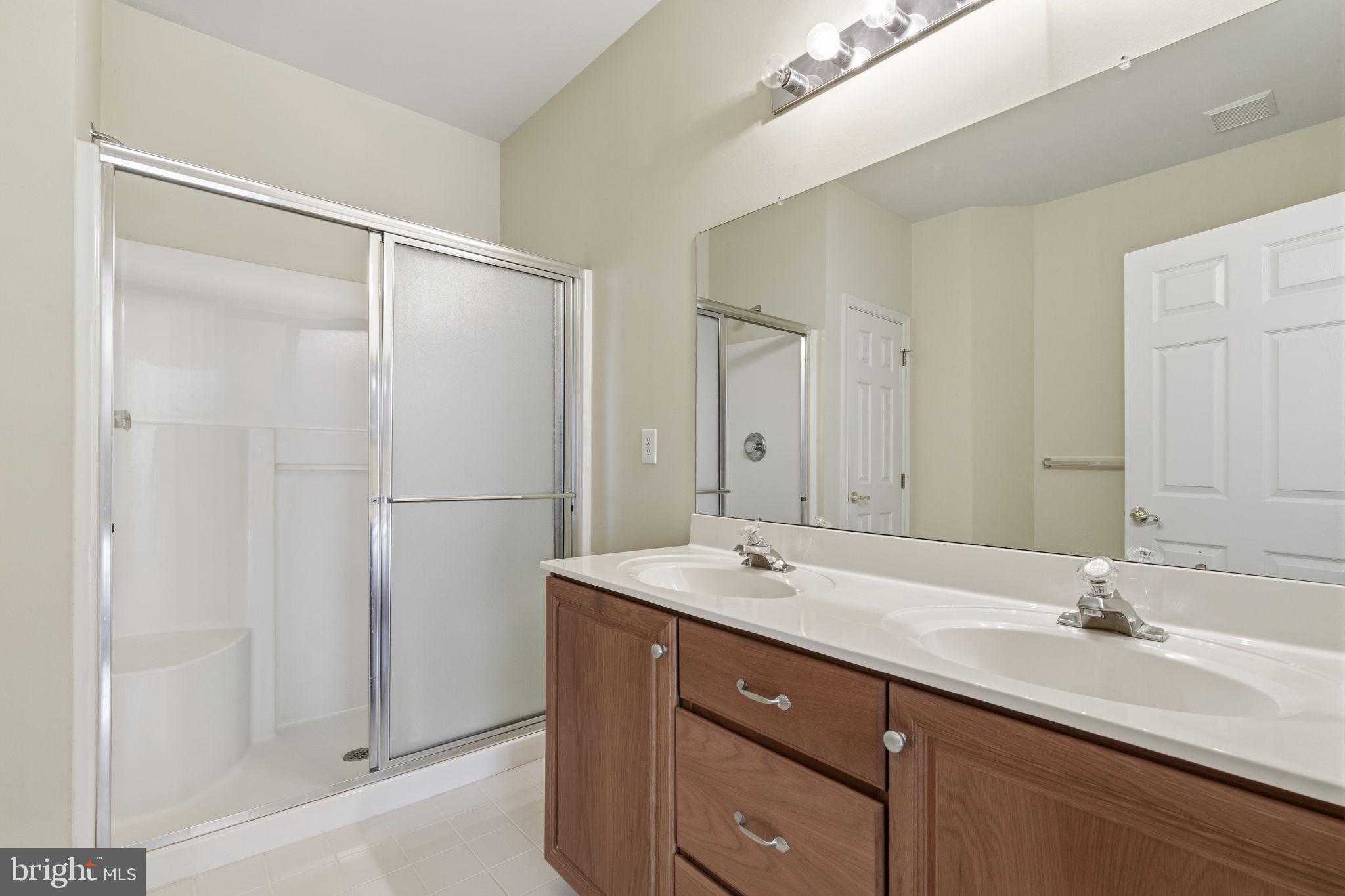 606 Bellflower Road Langhorne, PA 19047 - Photo 16 of 21 Primary En-Suite