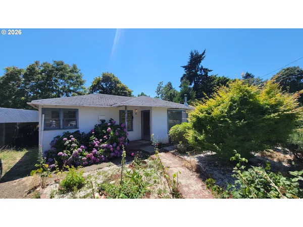 $180,000 | 168 Northeast Broadway Street, Myrtle Creek, OR 97457