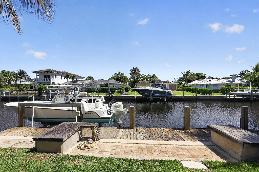 636 Kingfish Road North Palm Beach, FL 33408 - Photo 6 of 23 42291_6a245773e2827_06.06.2026_image-6