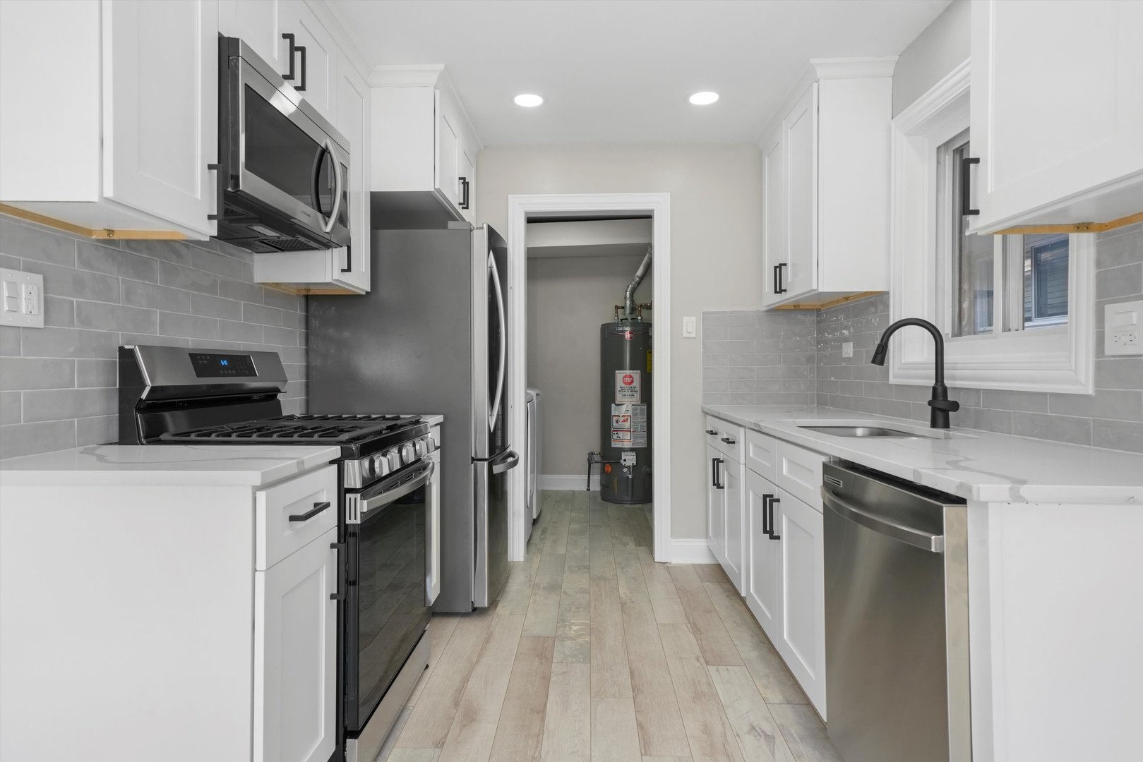 5206 State Road Burbank, IL 60459 - Photo 5 of 11 Gallery Image 5