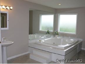 3909 Kingsley Drive Springfield, IL 62711 - Photo 8 of 9 Gallery Image 8