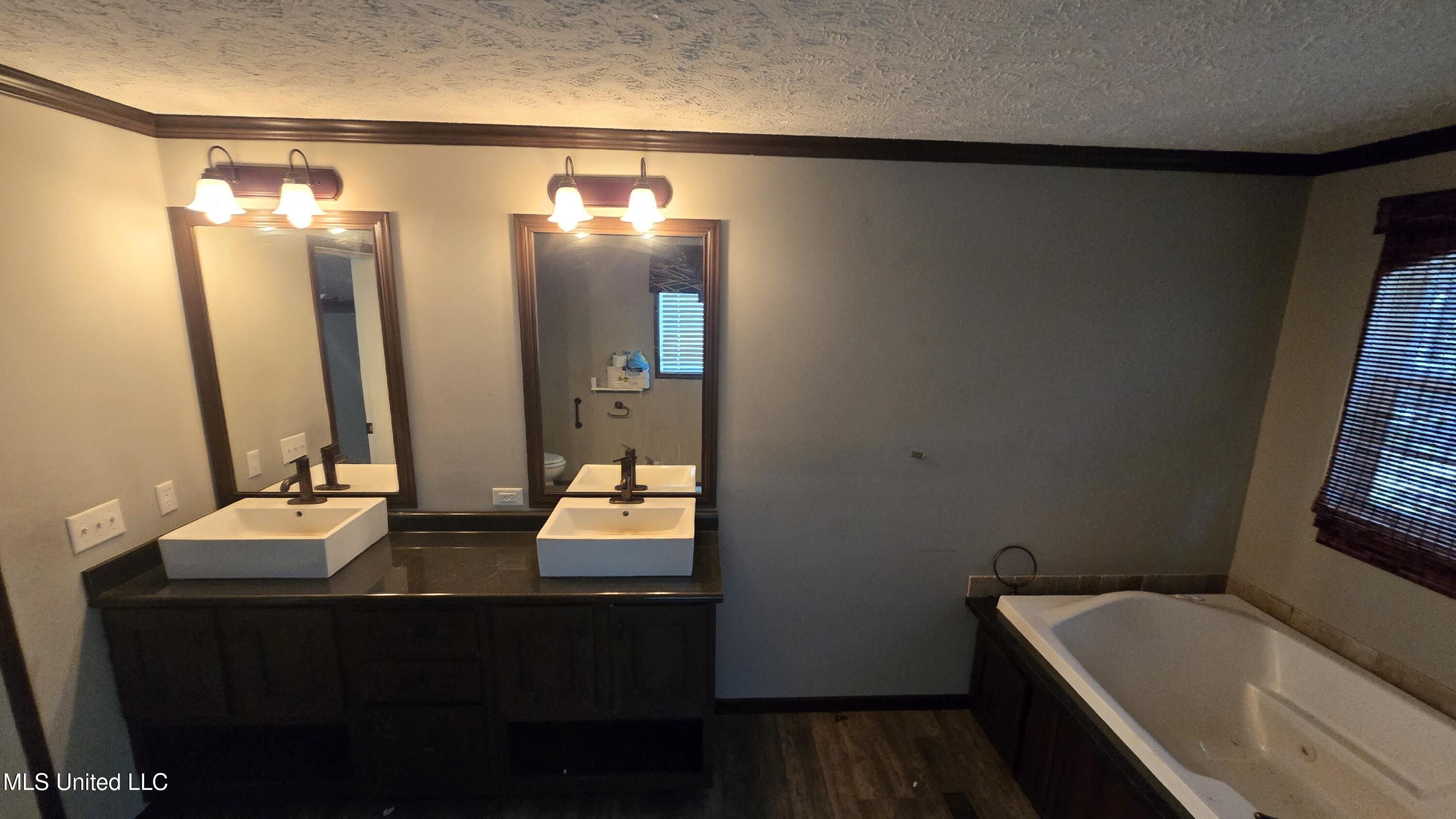 101 Pearl Hodge Road Laurel, MS 39443 - Photo 14 of 43 20250825_135317