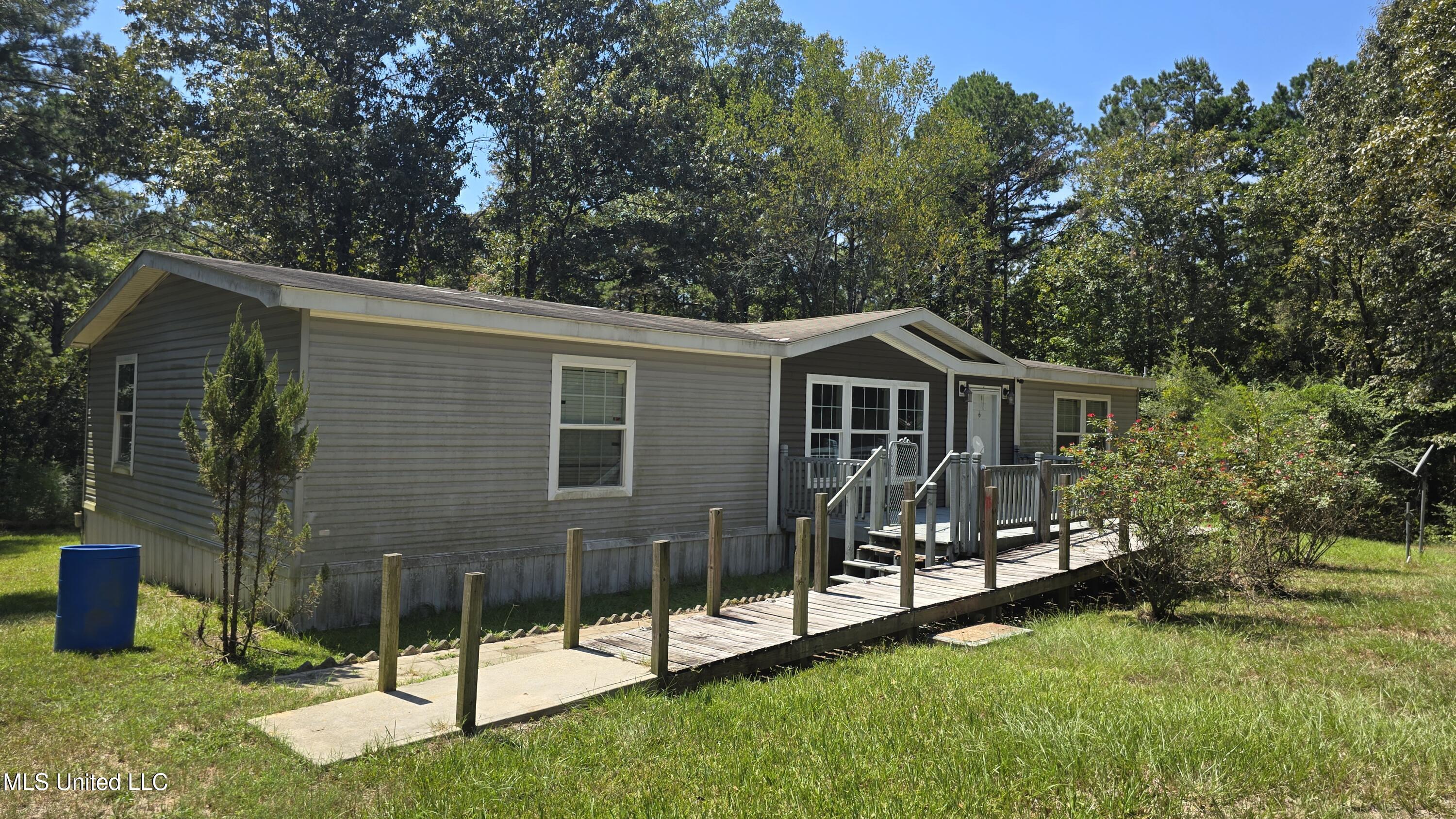 101 Pearl Hodge Road Laurel, MS 39443 - Photo 17 of 43 20250825_135622