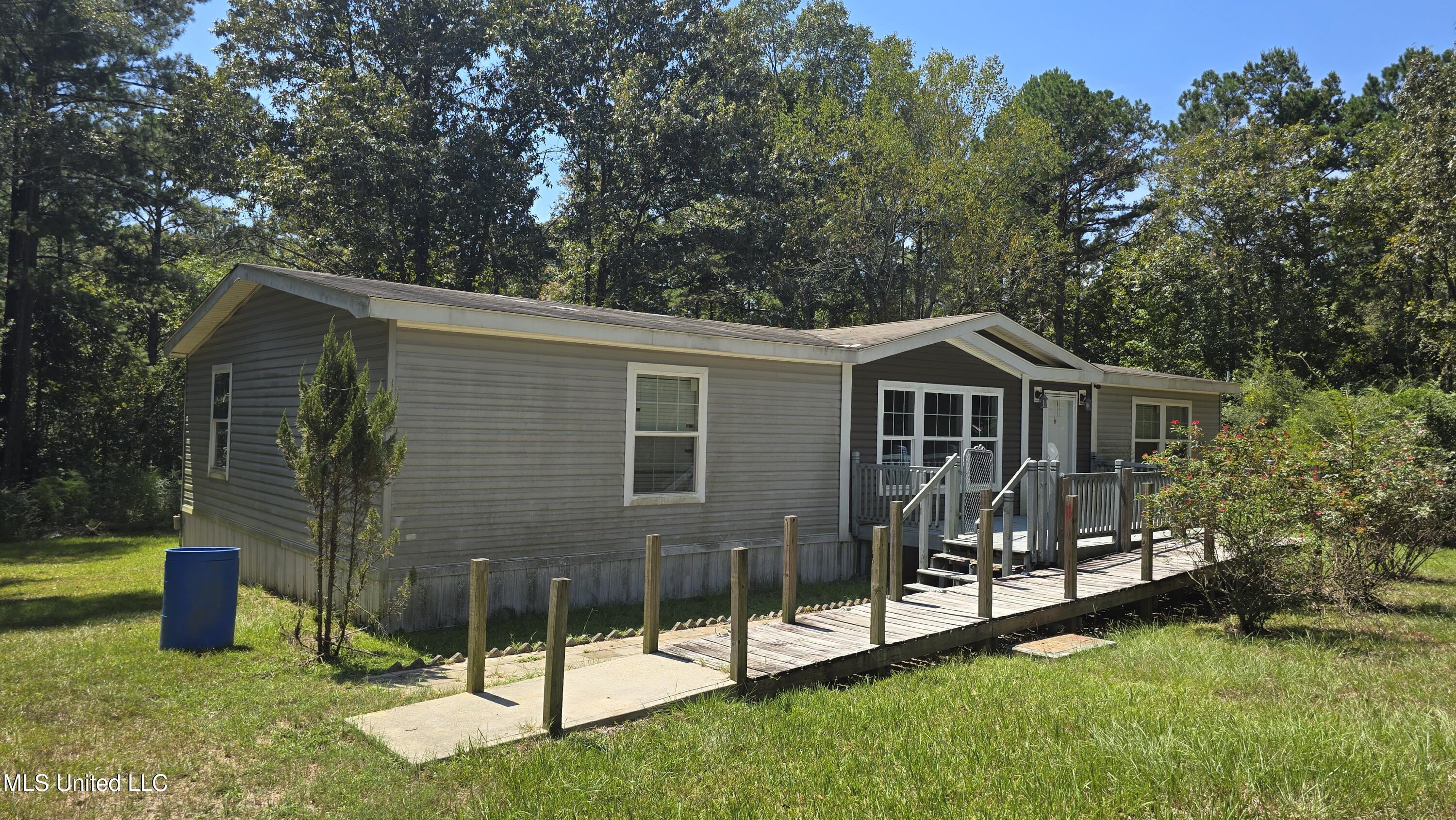 101 Pearl Hodge Road Laurel, MS 39443 - Photo 18 of 43 20250825_135624