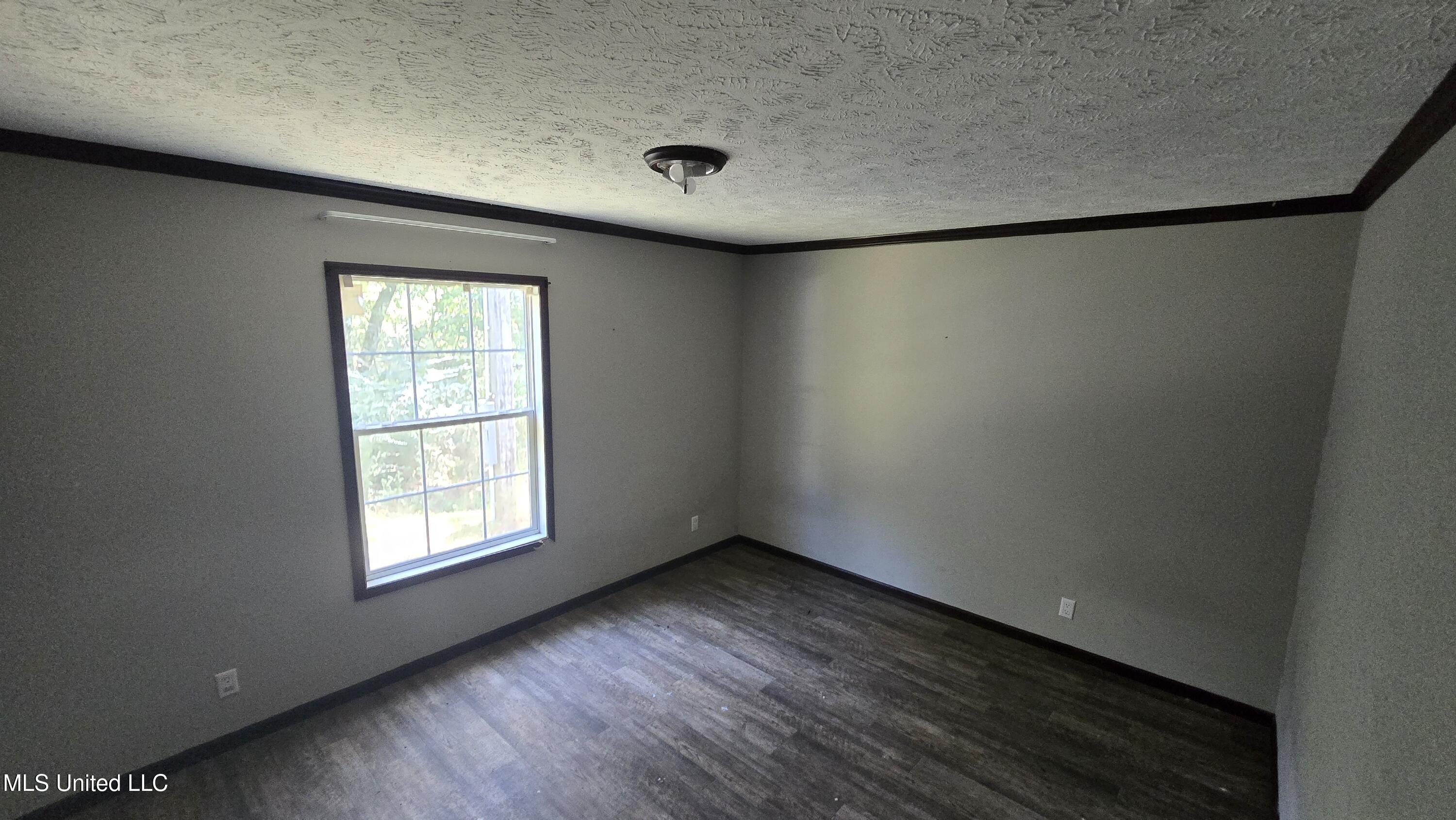 101 Pearl Hodge Road Laurel, MS 39443 - Photo 2 of 43 20250825_133559