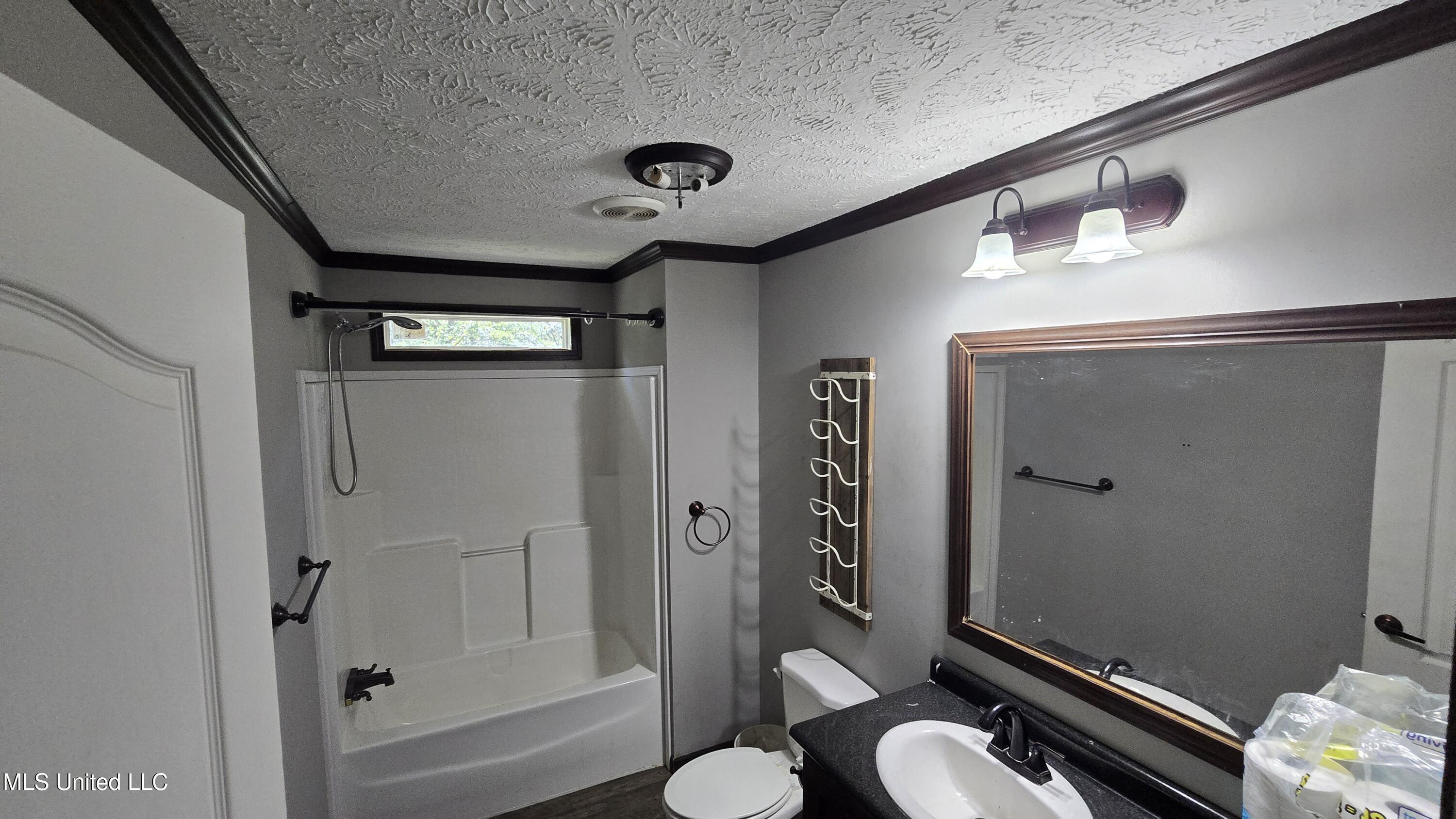 101 Pearl Hodge Road Laurel, MS 39443 - Photo 3 of 43 20250825_133628