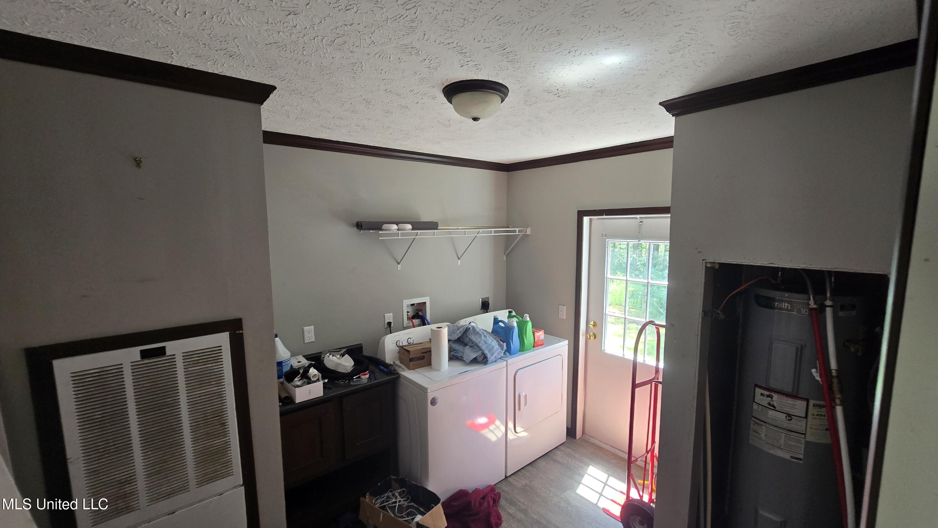 101 Pearl Hodge Road Laurel, MS 39443 - Photo 5 of 43 20250825_133717