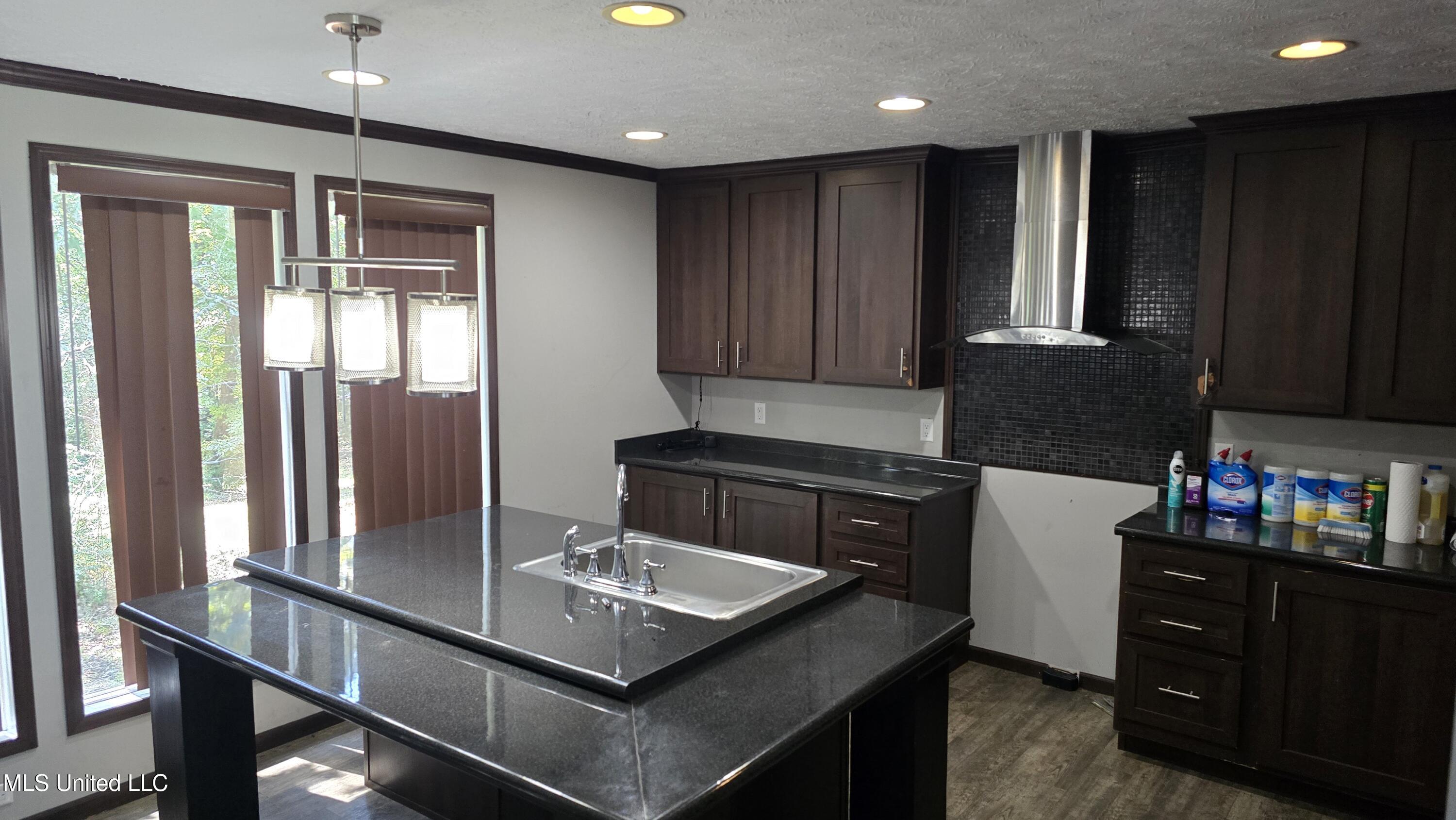 101 Pearl Hodge Road Laurel, MS 39443 - Photo 7 of 43 20250825_134731