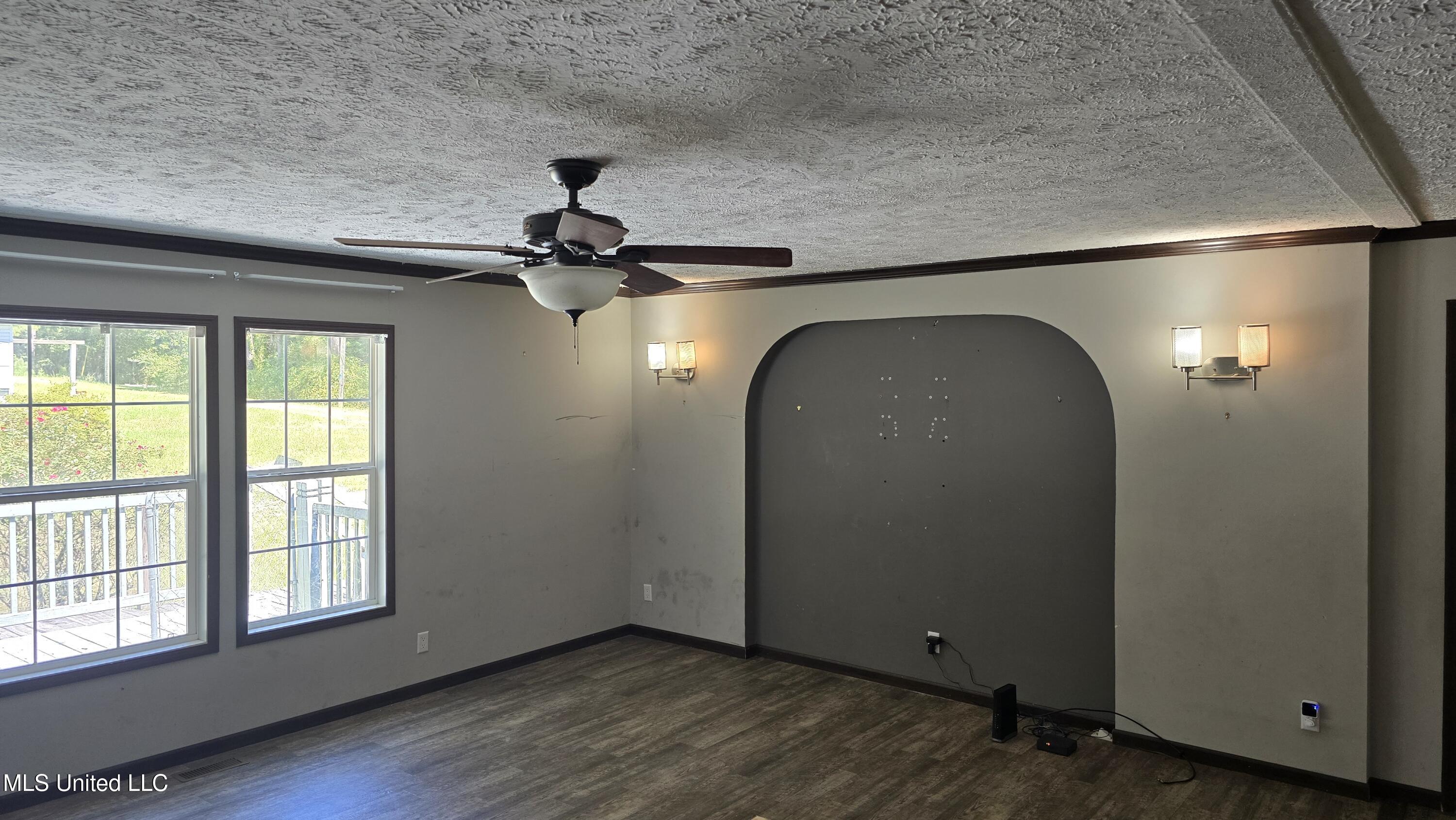 101 Pearl Hodge Road Laurel, MS 39443 - Photo 8 of 43 20250825_134950